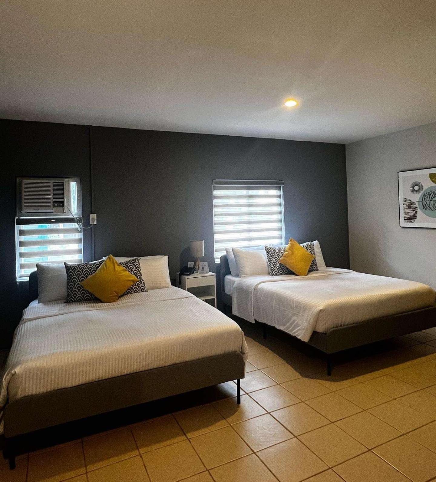 Emerald Manor Hotel Olongapo Buitenkant foto