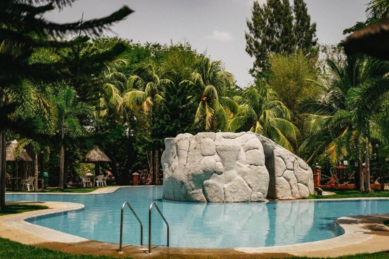 Emerald Manor Hotel Olongapo Buitenkant foto